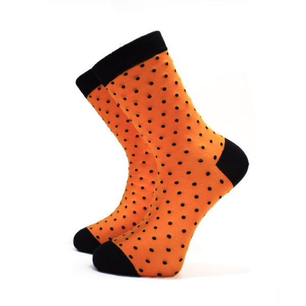 Oranžové ponožky s černými puntíky